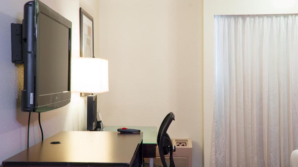 King Room - Non-Smoking interior